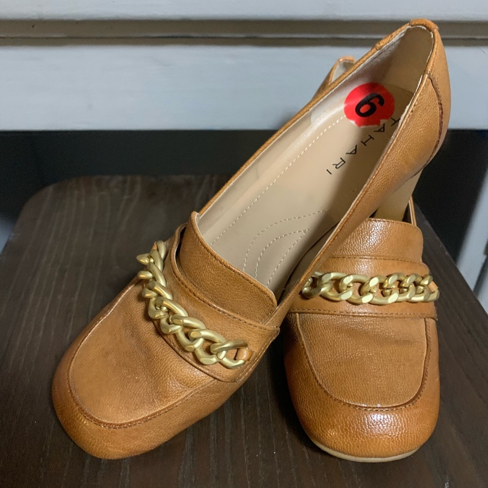 Brown loaf heel